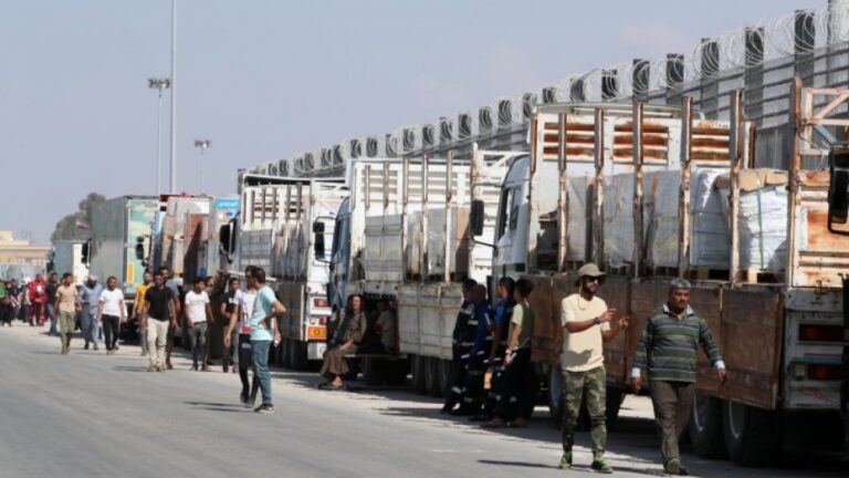 Un camion plin cu alimente s-a răsturnat peste o mulțime! Sunt cel puțin 20 de morți