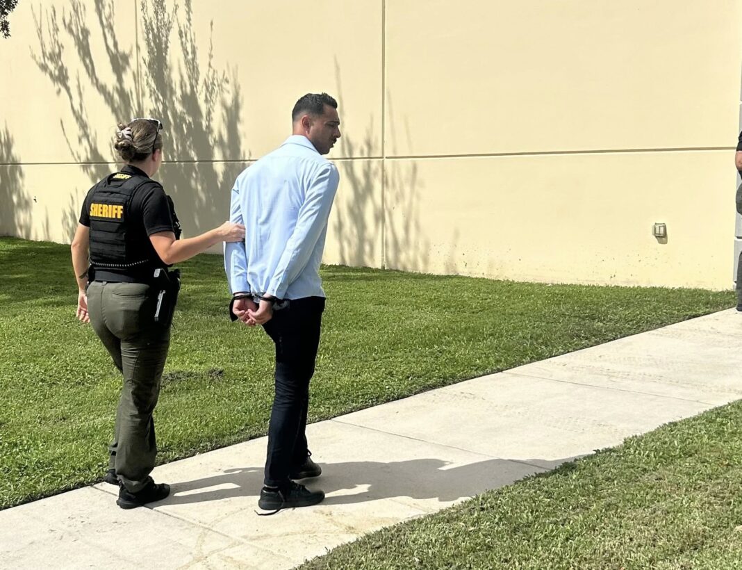 Român aflat ilegal în SUA, arestat pentru că a furat ceasuri și bijuterii în valoare de peste 400.000 de dolari