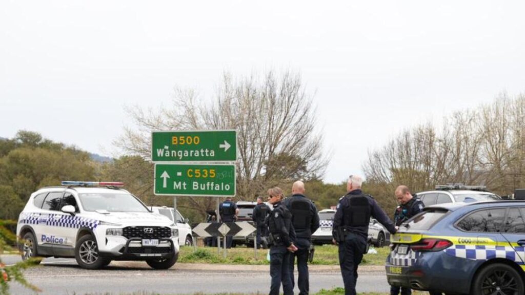 (VIDEO) Doi polițiști uciși într-un atac armat la Porepunkah, Australia. Operațiune de amploare pentru capturarea atacatorului