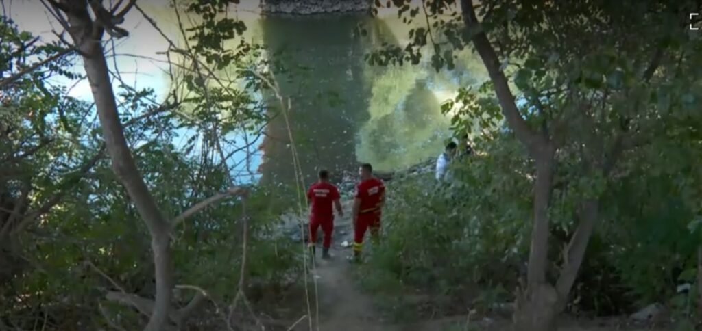 Doi îndrăgostiţi au intrat să se scalde în Mureş, dar a mai ieşit doar ea la suprafaţă