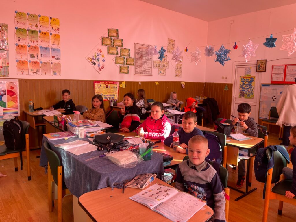 World Vision România Introduce Metodologie Revoluționară pentru Clasele Simultane în Școli Rurale
