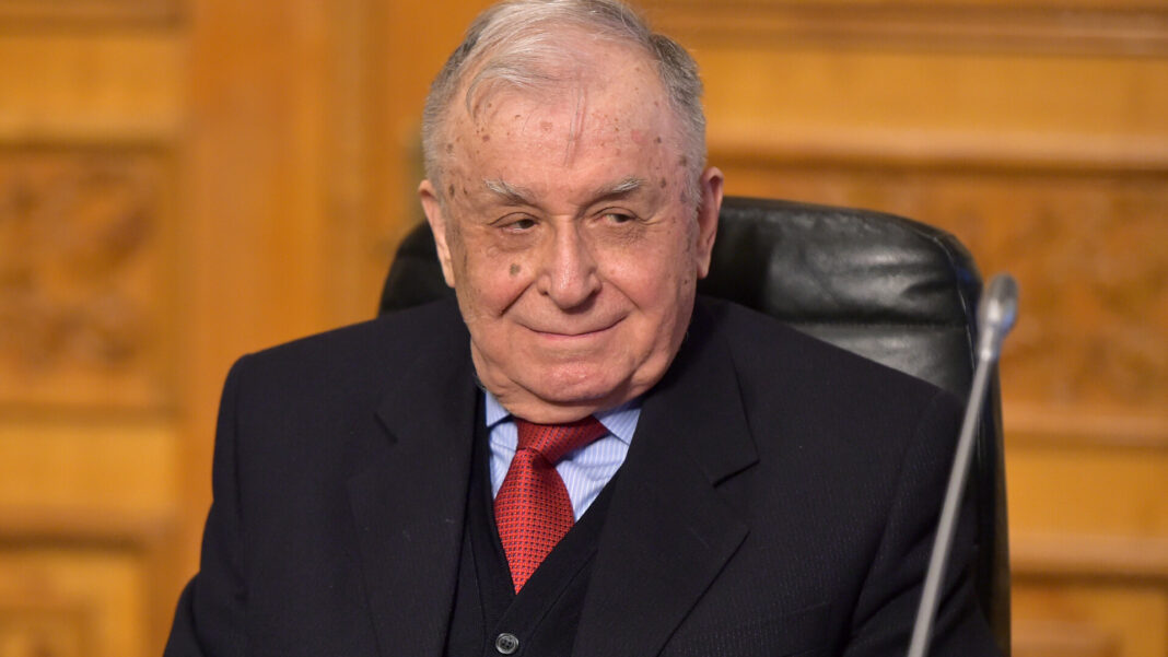 Fostul președinte Ion Iliescu este în stare critică