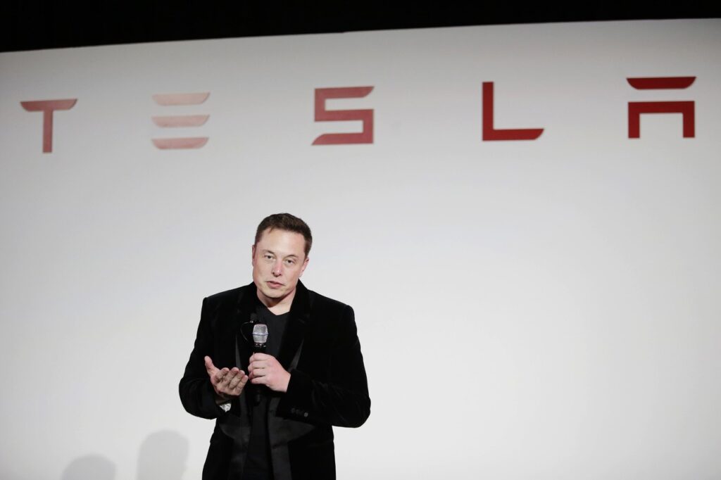 A ars de viu în Cybertruck, iar familia a dat în judecată compania Tesla, dar și pe Elon Musk