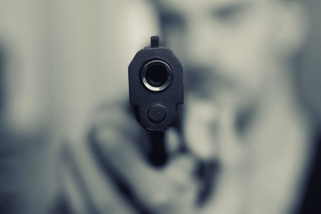 Un elev de clasa a VI-a şi-a ameninţat colegii şi profesorii cu un pistol fals