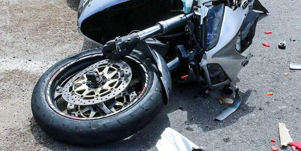 Motociclist în vârstă de 69 de ani, transportat de urgență la spital