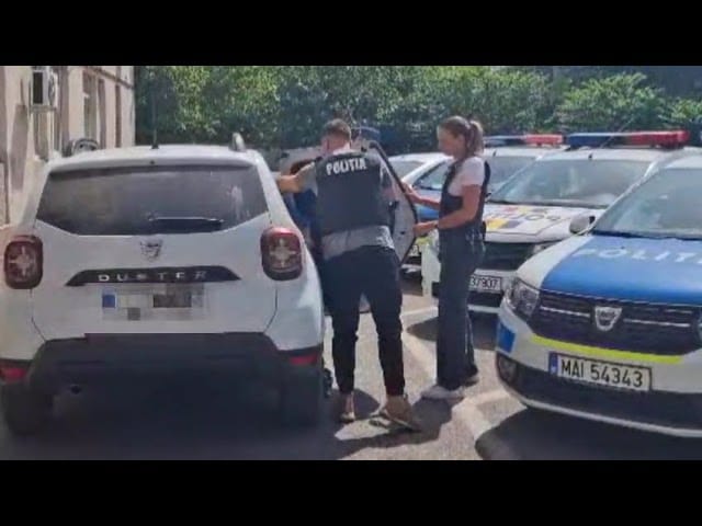 Tânăr din Caracal, arestat preventiv după ce ar fi distrus probe care arătau că ar fi avut droguri la el