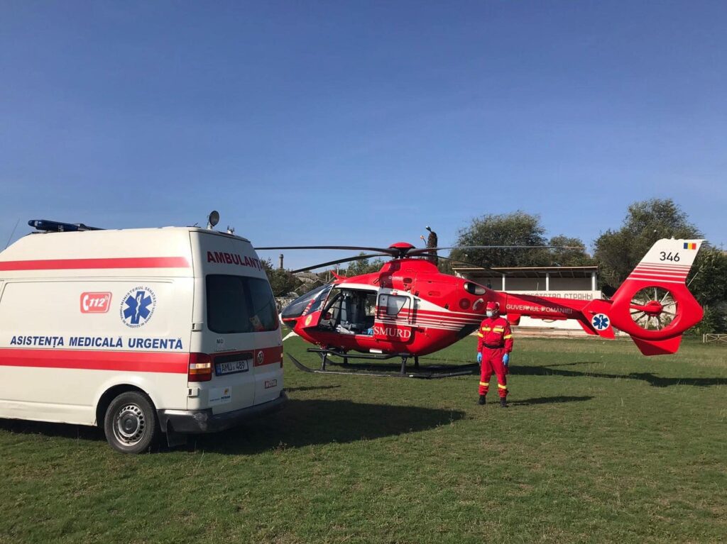 Un copil și un bărbat, găsiți electrocutați într-o piscină gonflabilă