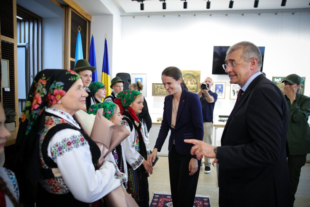 Românii din Cernăuți i-au cerut ministrului de Externe să intervină pentru salvarea învățământului în limba română