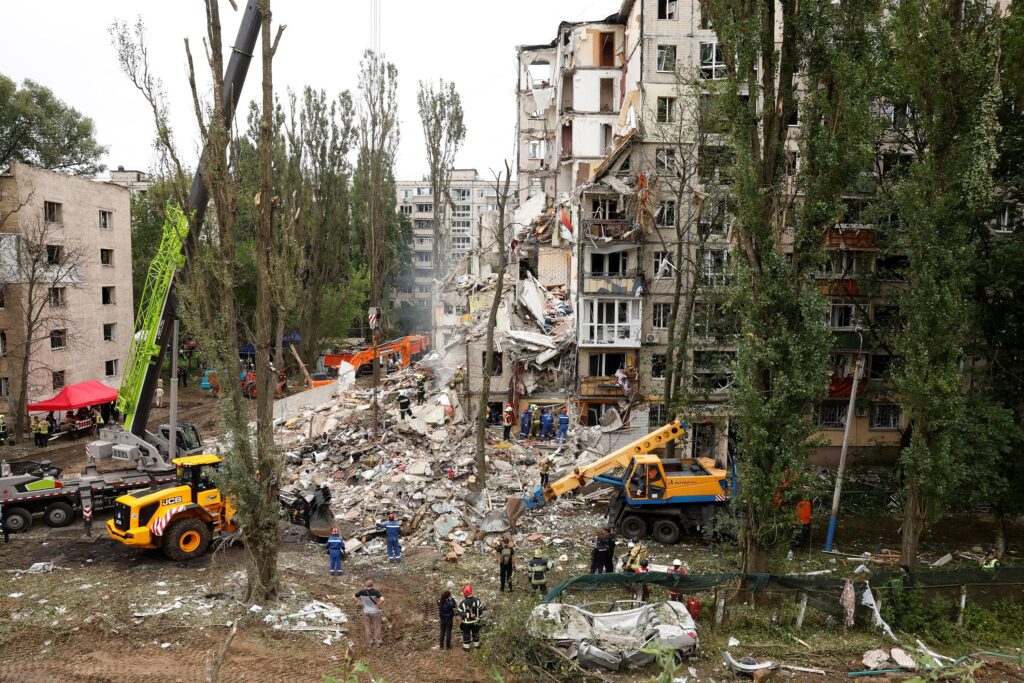Tânără din Kiev Scăpată Nevătămată după ce a Zburat cu Patul din Apartamentul de la Etajul 9, Lovit de Rachetă