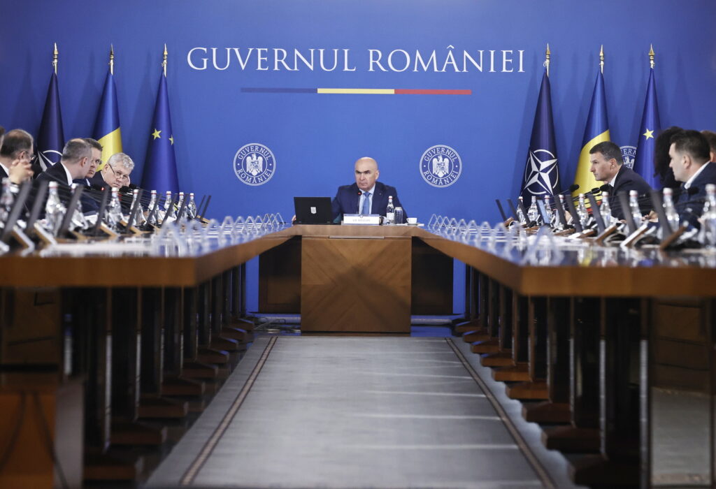 (VIDEO) Guvernul prelungește plafonarea adaosului comercial la alimentele de bază până în martie 2026
