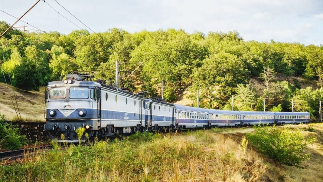 Record de întârziere la CFR Călători. Un tren a parcurs 80 km în 12 ore și 17 minute Record de întârziere la CFR Călători. Un tren a parcurs 80 km în 12 ore și 17 minute