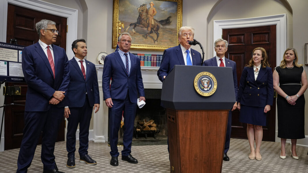 (VIDEO) Trump sugerează o legătură între Tylenol și autism. Experții resping afirmațiile