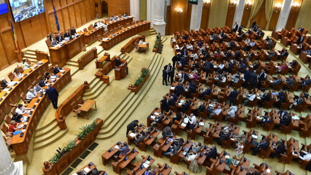 Cât au cheltuit din banii statului partidele politice în acest an