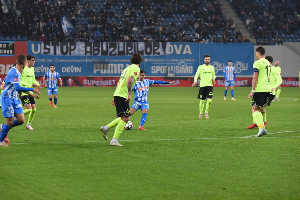 „U“ Craiova – Farul | Duel de foc: atacul lui Rădoi vs. driblingurile „marinarilor“