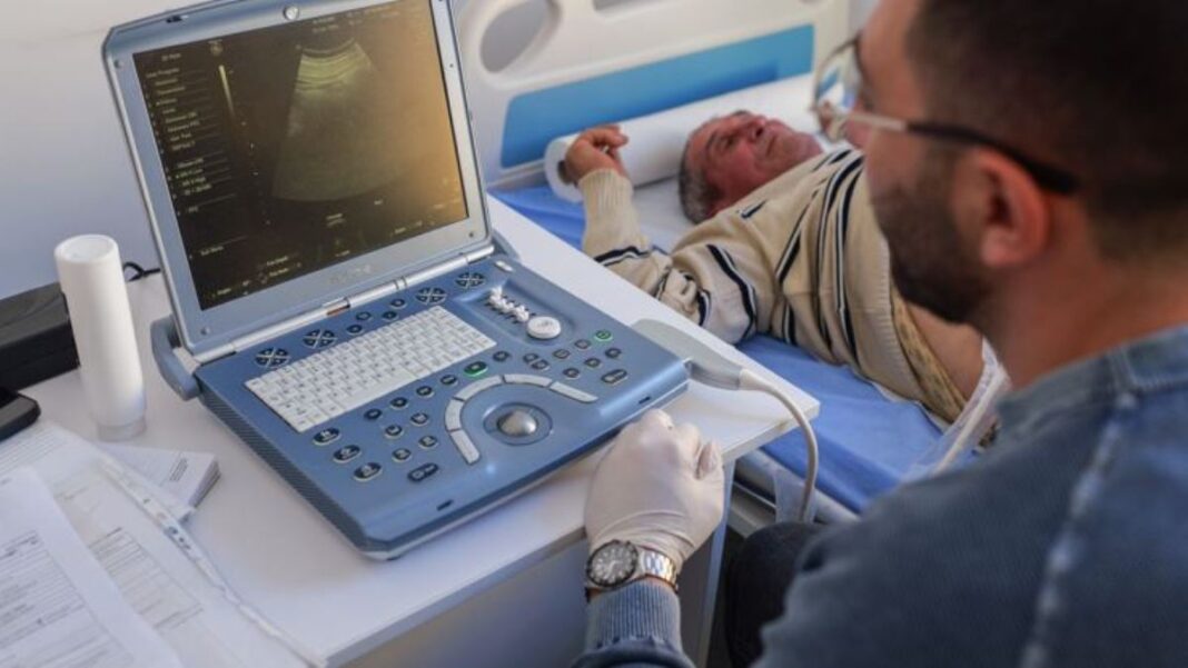 Consultații și analize gratuite în satele din România prin caravana „Nu am făcut destul”