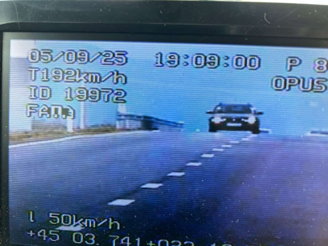 Șofer depistat când circula cu 192 km/oră pe centura municipiului Târgu Jiu Șofer depistat când circula cu 192 km/oră pe centura municipiului Târgu Jiu