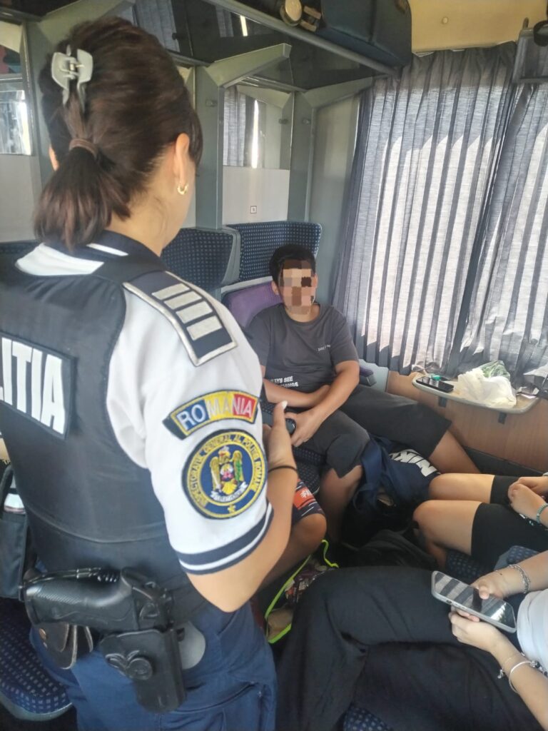 Razii în stațiile CFR și porturile din Mehedinți