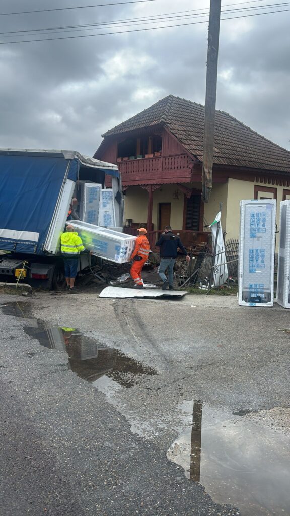 (VIDEO) Accident rutier pe DN 7, în localitatea Bujoreni