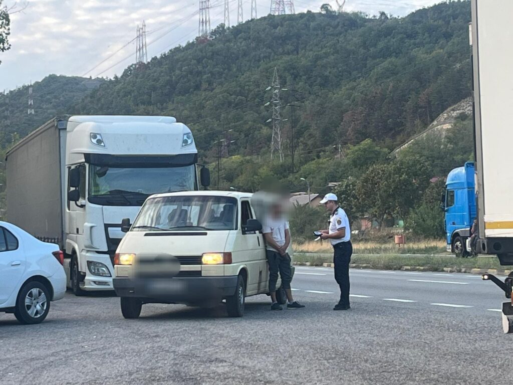 Acțiune a polițiștilor din Mehedinți pentru verificarea transporturilor de marfă și persoane