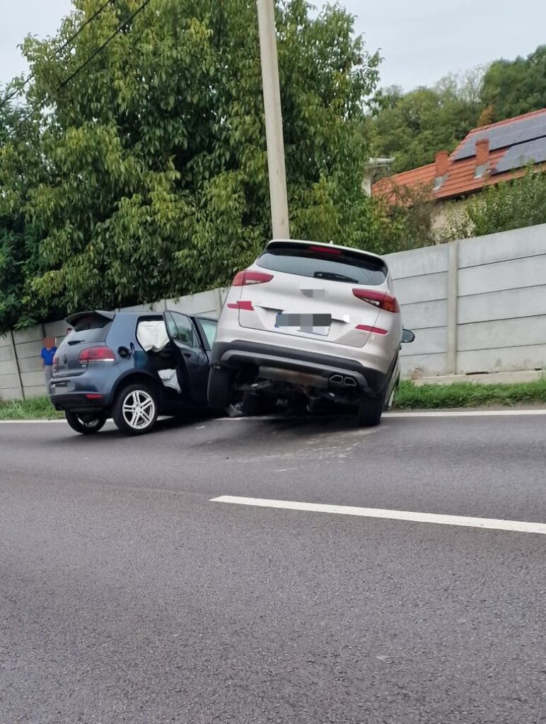 Râmnicu Vâlcea: Accident rutier pe DN7 soldat cu doi răniți