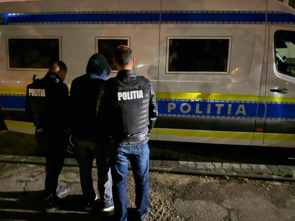 (VIDEO) Dolj: Criminal condamnat la 19 ani, capturat în comuna Mischii