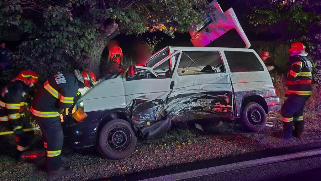 Un mort și doi răniți într-un accident cauzat de doi șoferi care n-au respectat regulile
