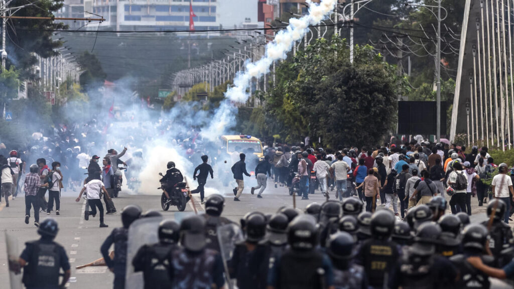 19 morți în protestele din Nepal. Guvernul ridică interdicția asupra rețelelor sociale