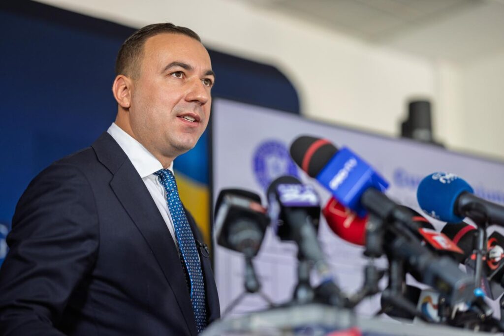 Ministrul Energiei îndeamnă românii să se porteze la cei trei furnizori care au prețuri mai mici decât plafonul