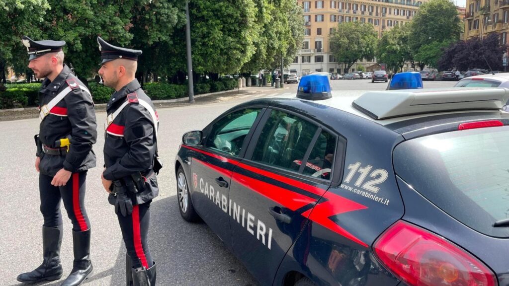 Urmărire ca în filme în Italia: un român evadat din arest la domiciliu a rănit grav două persoane și este căutat cu elicopterul