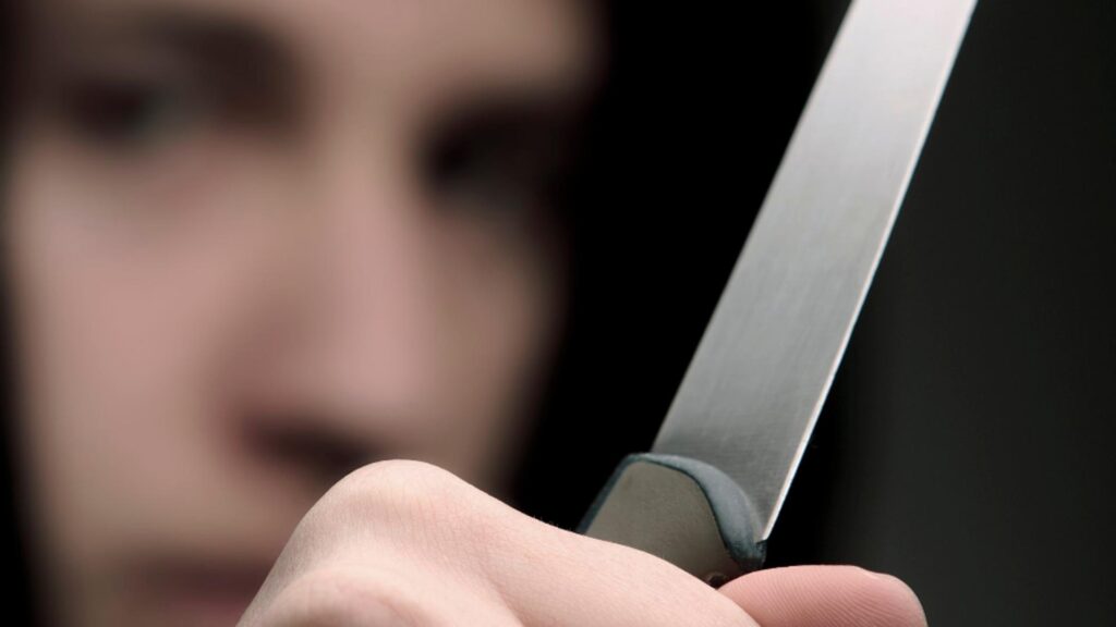 Gorj: Elev de 16 ani, rănit cu propriul briceag în timpul unui conflict cu un coleg mai mare