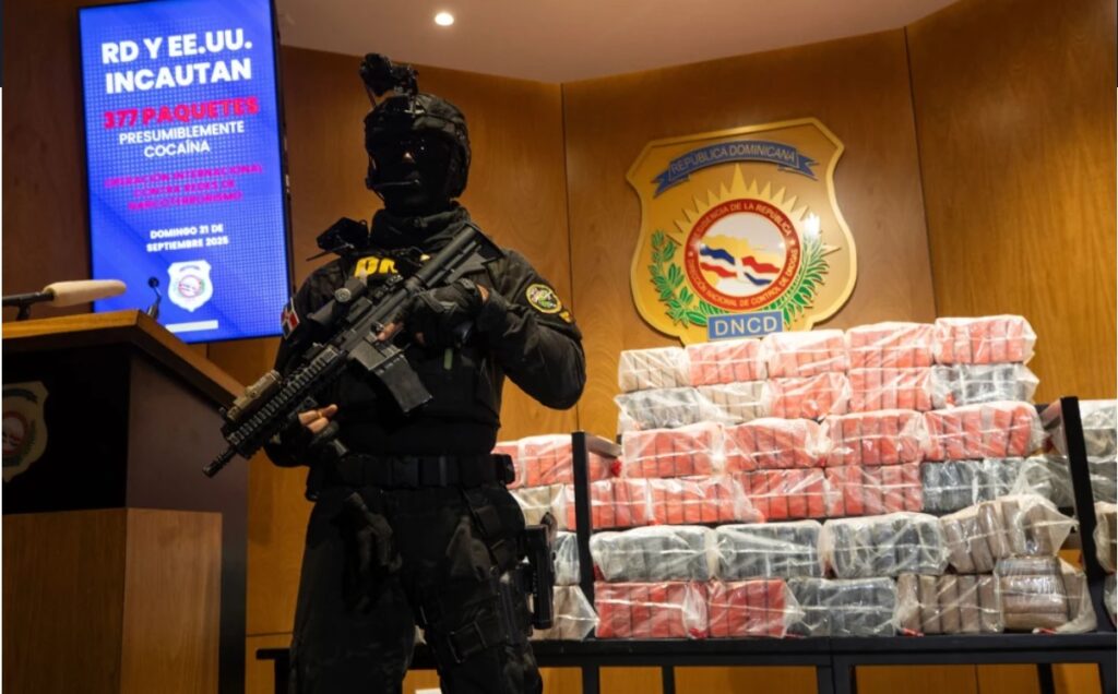 Republica Dominicană recuperează 1.000 kg de cocaină dintr-o barcă rapidă distrusă de Marina SUA
