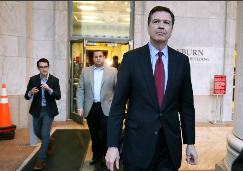 James Comey, fostul director FBI, pus sub acuzare