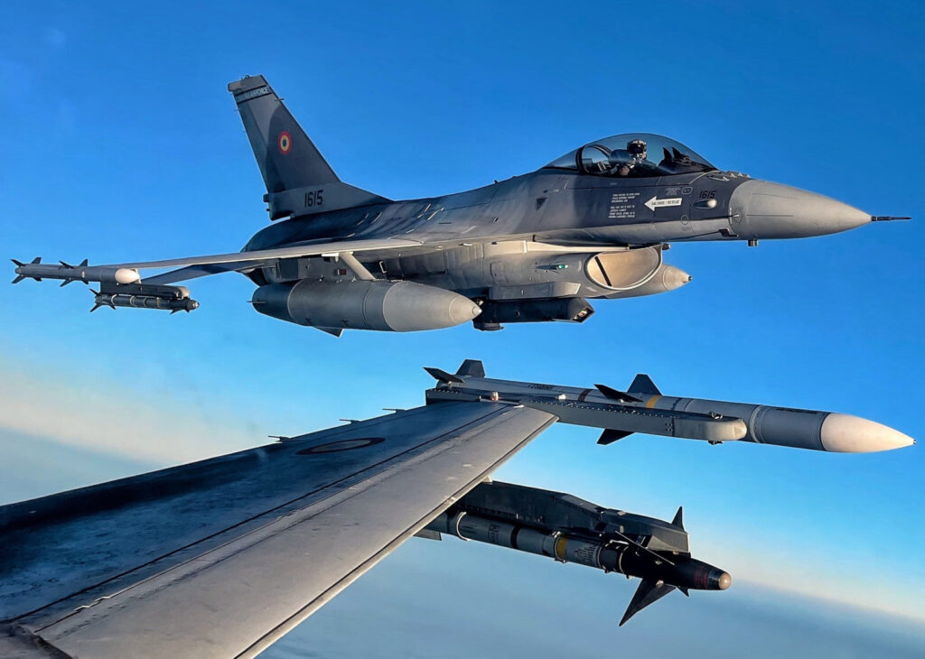 România a ridicat de la sol două aeronave de luptă F-16, în urma atacului cu drone din Ucraina
