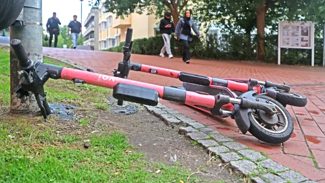 Trotinetele electrice, interzise într-un oraş din România după moartea unui băiat