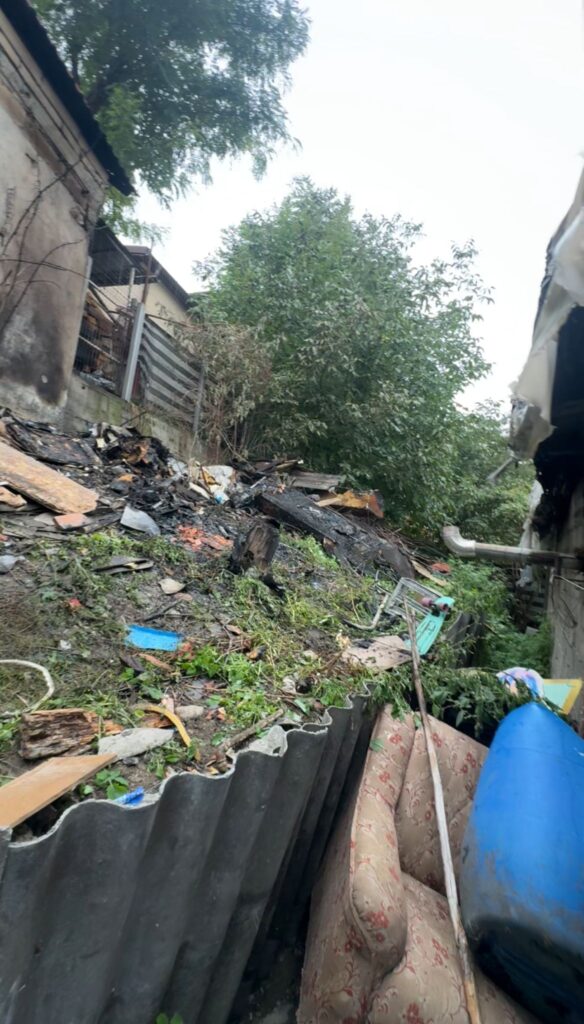 (VIDEO) Râmnicu Vâlcea: A ars deșeuri în cartierul Morilor și a luat amendă 3000 de lei