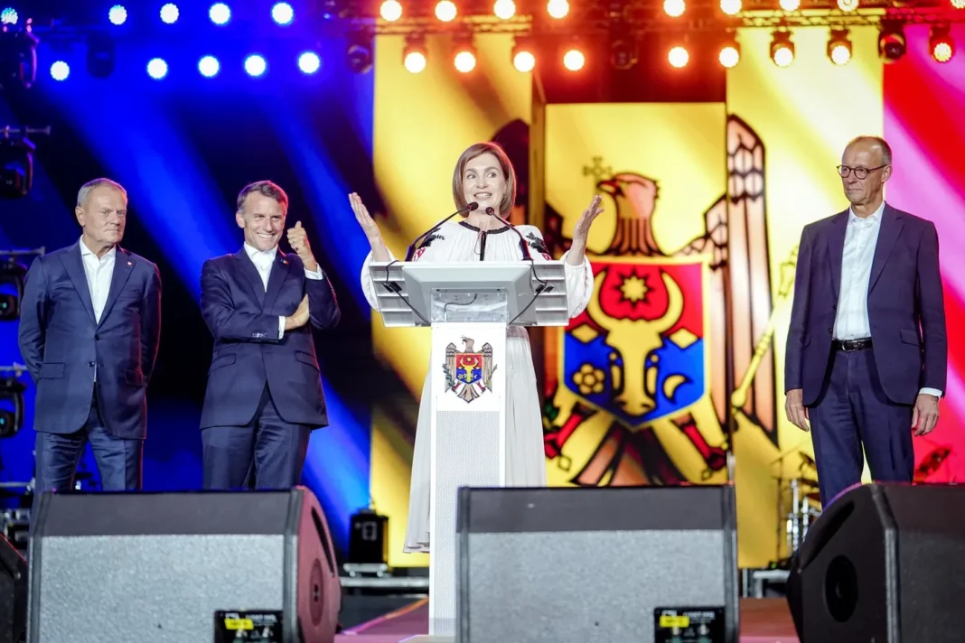 Victoria proeuropenilor în alegerile parlamentare din Republica Moldova, salutată de UE, Macron şi Tusk