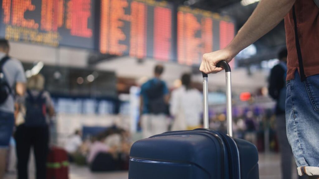 MAE: Atenționare de călătorie pentru românii care merg în Franța