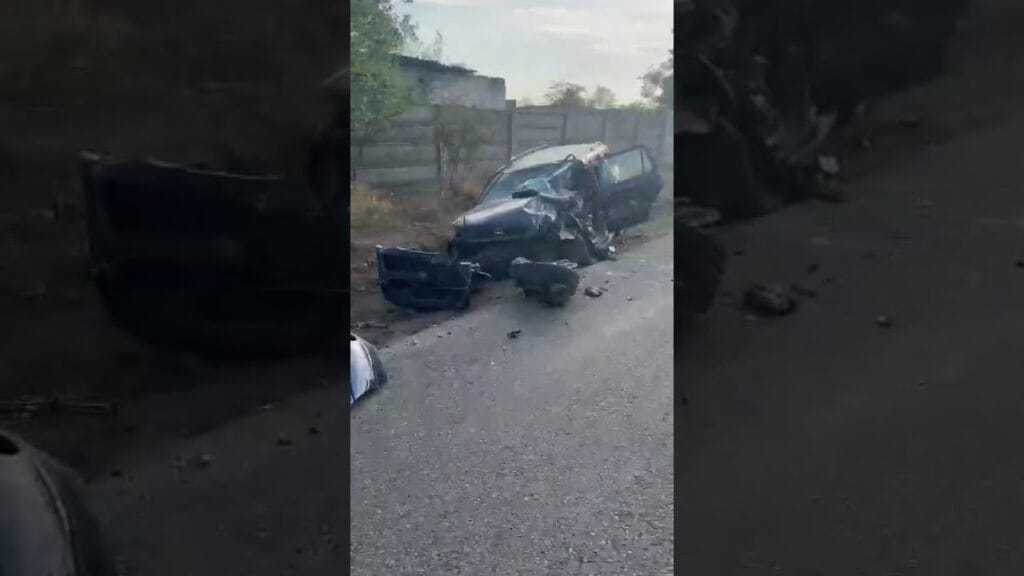 (Video) Dolj: Patru răniţi după ce două maşini s-au ciocnit între Malu Mare şi Ghindeni