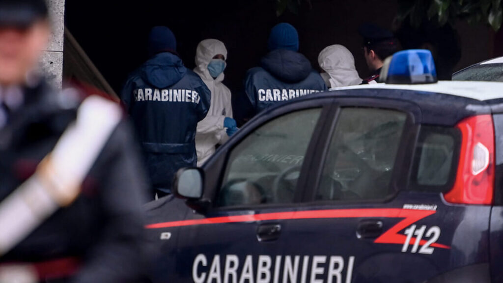 Cadavrul unui român descoperit într-un depozit din Italia. Bărbatul ar fi fost împușcat