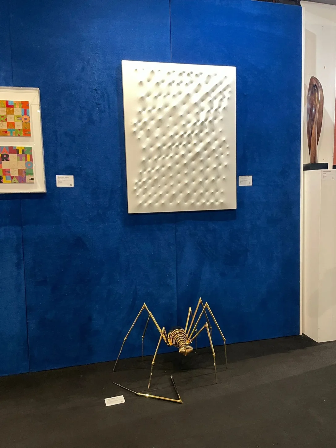 paianejn aur O fetiţă de 5 ani a deteriorat o sculptură din aur înt-un muzeu din Italia