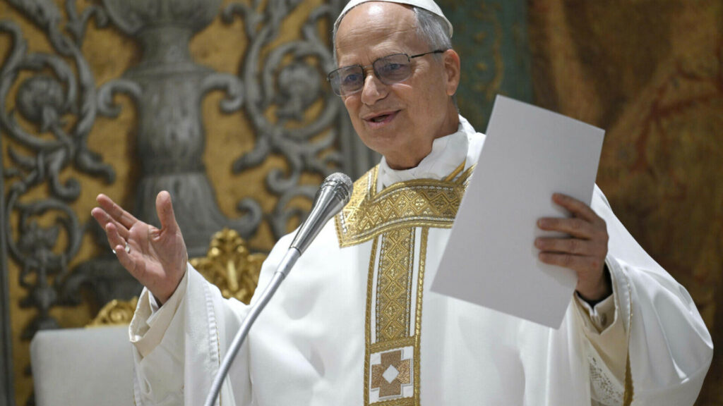 Papa Leon împlinește 70 de ani! Suveranul Pontif a primit un tort de la un ambasador