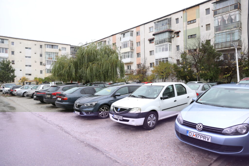 Primăria Craiova pregăteşte închirierea locurilor de parcare de la bloc