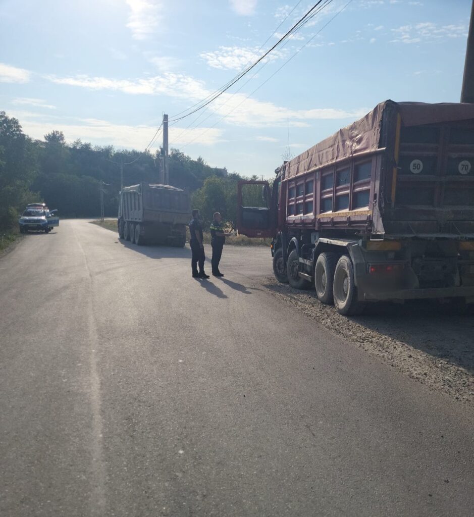Poliţiştii gorjeni au verificat transportatorii de mărfuri
