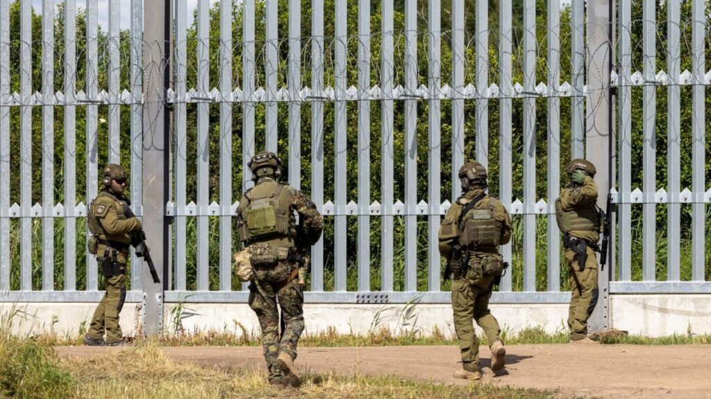 Polonia redeschide graniţa cu Belarus
