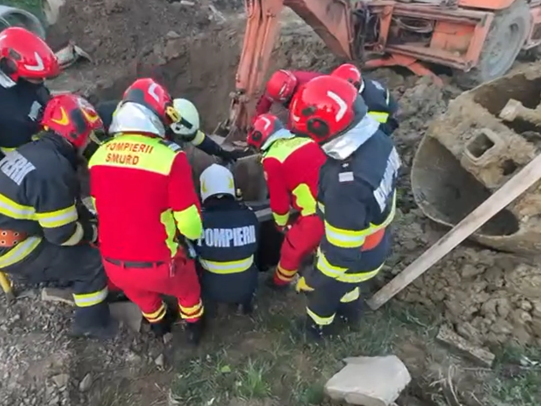 pomp dambv Un muncitor de 18 ani a murit prins sub un mal de pământ în timp ce lucra la canalizare