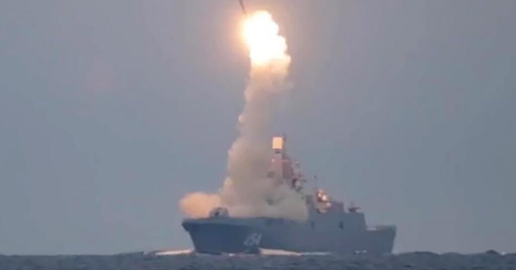 Putin se răbună: lansează o nouă rachetă hipersonică „Zirkon”!