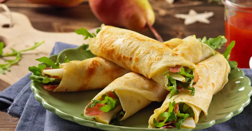 Minirulouri cu pere, șuncă și rucola