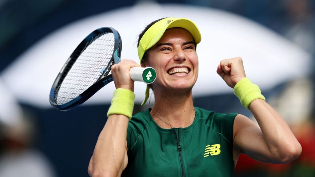 Sorana Cîrstea, victorie din trei mişcări în meciul de debut de la Beijing