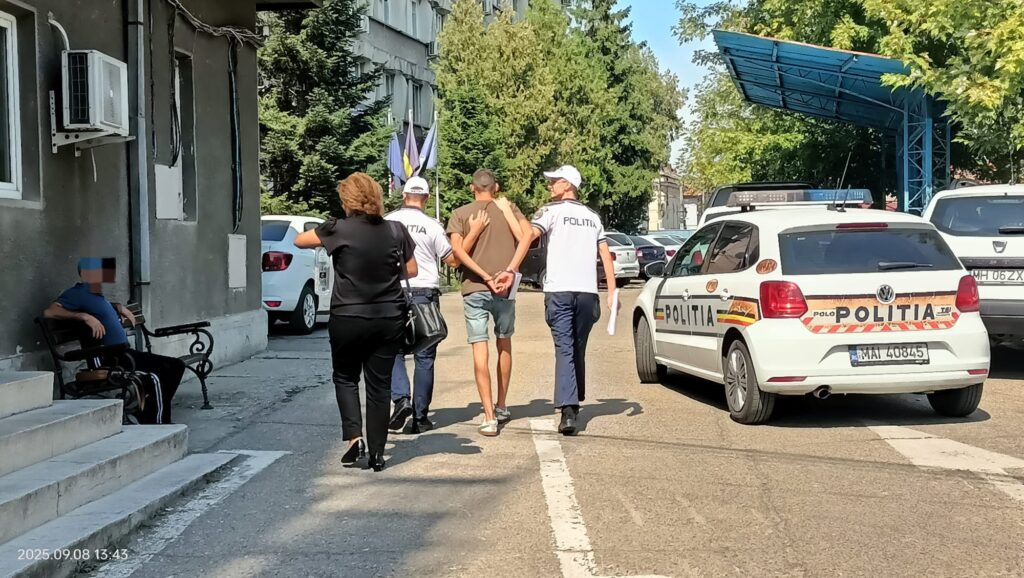 Tânăr bănuit de producerea unui accident, reţinut de poliţişti