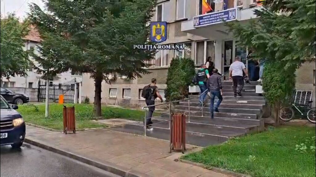 Gorj: Trei bărbați din Strehaia, reținuți pentru înșelăciune